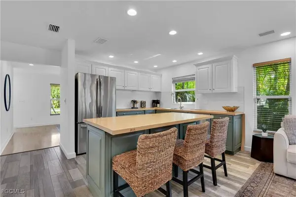 851 98th AVE N, Naples, FL 34108