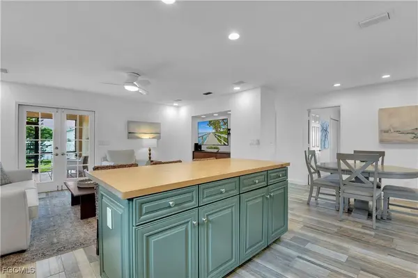 851 98th AVE N, Naples, FL 34108