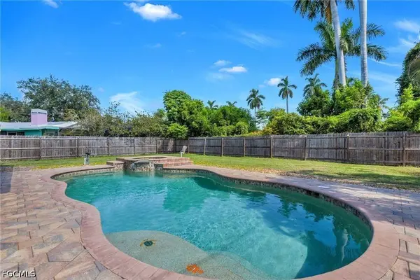 2413 Dover AVE, Fort Myers, FL 33907