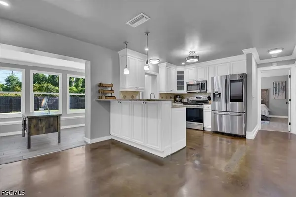 2413 Dover AVE, Fort Myers, FL 33907