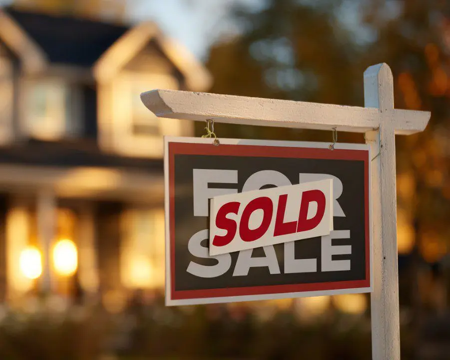 real-estate-sold-sign-closeup
