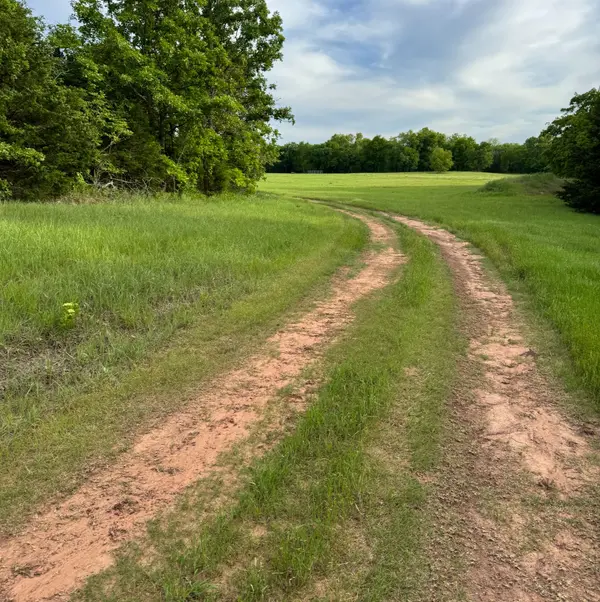 driveway in property looking towards the house