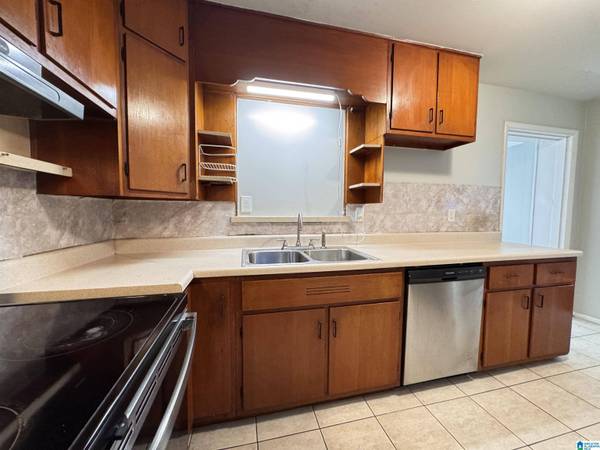 1113 LITTLE JOHN LANE, Birmingham, AL 35235