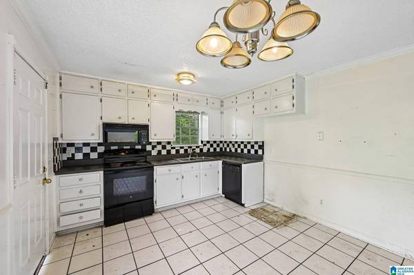 620 CRESAP CIRCLE NE, Birmingham, AL 35215