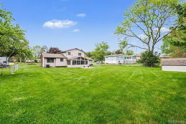 1148 Carter DR, Flint Charter Township, MI 48532