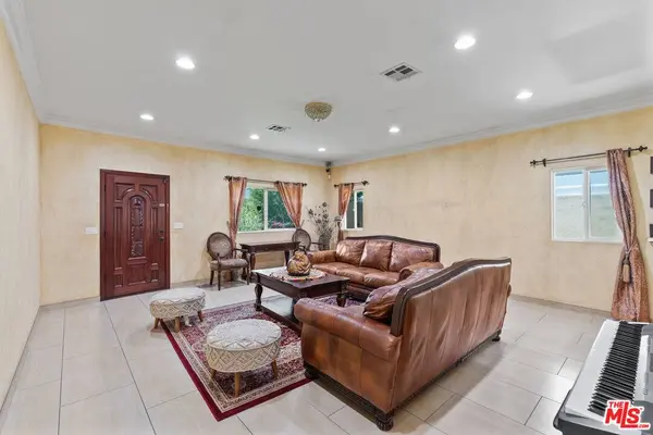 3332 Tilden Ave, Los Angeles, CA 90034