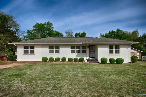 2418 Crestwood Drive SW, Huntsville, AL 35805