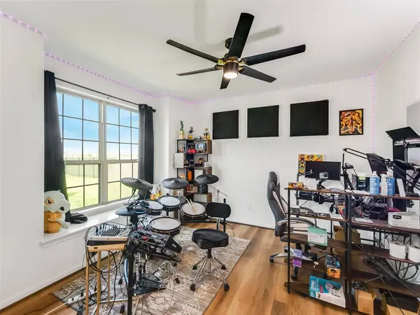 8610 Cichlid LN, Cypress, TX 77433