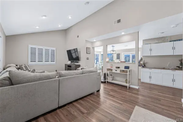 136 Patchogue AVE, Patchogue, NY 11772