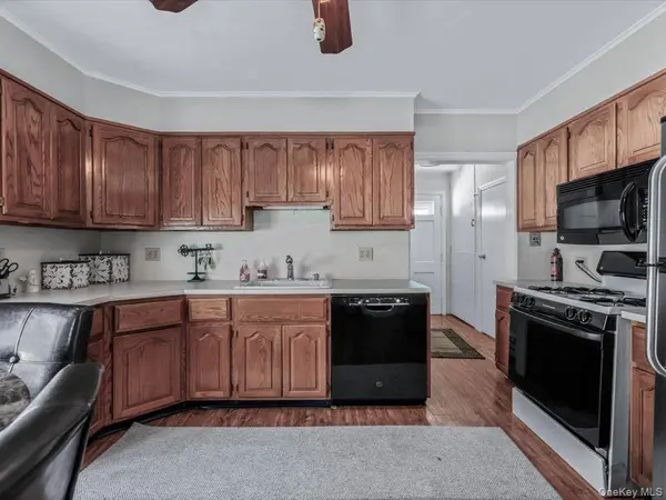 442 Oakwood RD, Huntington Station, NY 11746