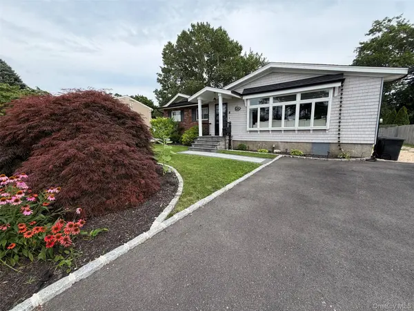 66 Moffitt AVE, Islip, NY 11751