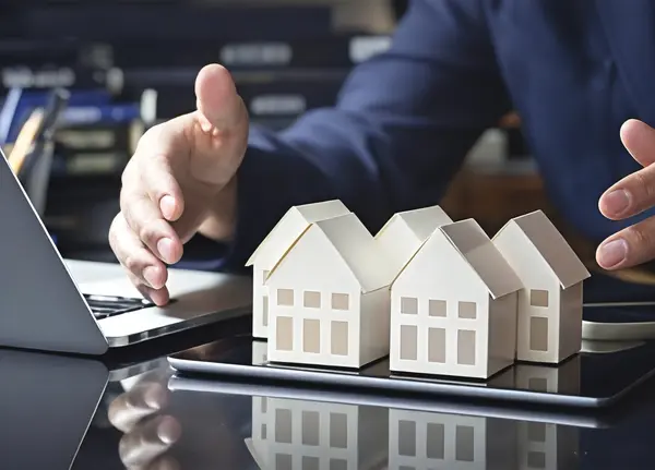 feature image of Mortgage Rates Hit 2-Year Peak as War Continues to Hinder Economy