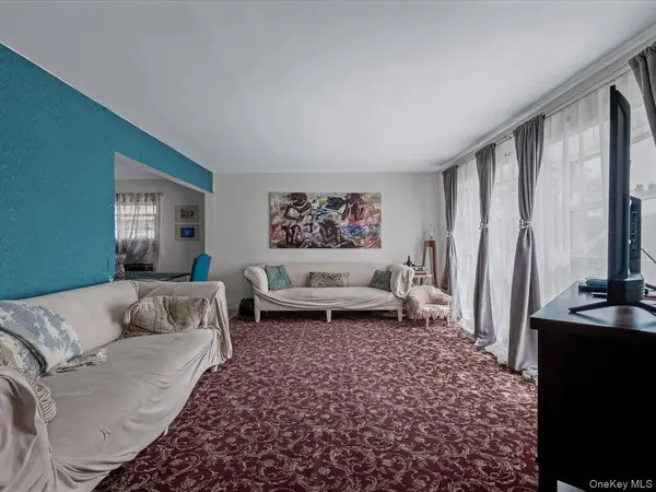 243-17 72nd AVE, Douglaston, NY 11362