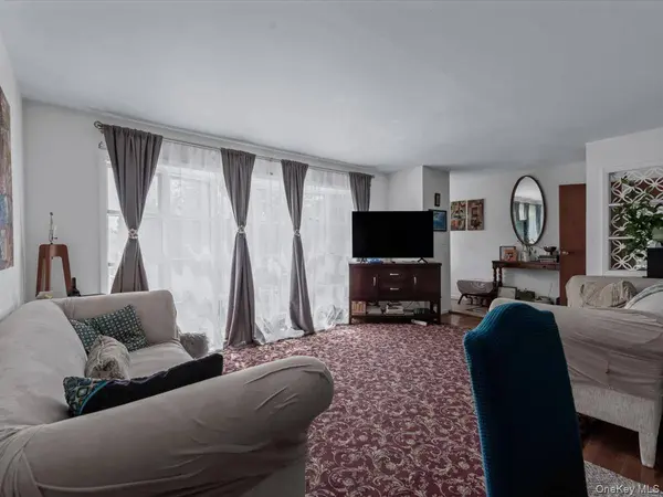 243-17 72nd AVE, Douglaston, NY 11362
