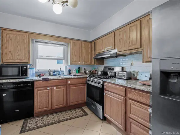 243-17 72nd AVE, Douglaston, NY 11362