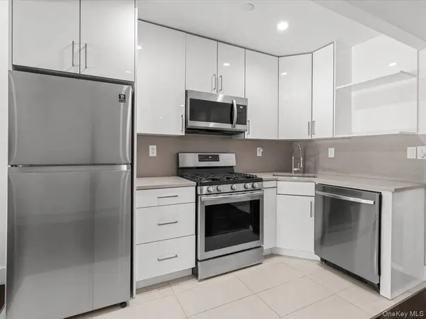1440 31st AVE #2F, Astoria, NY 11106