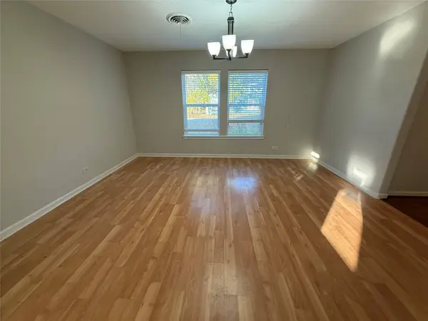 8109 Magnolia LN, Hitchcock, TX 77563