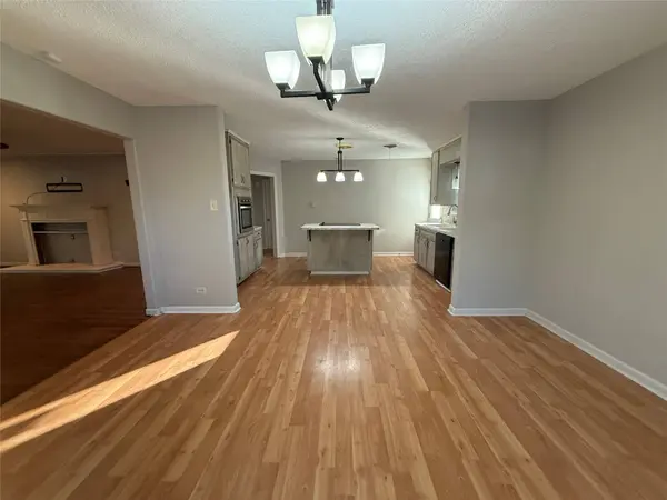 8109 Magnolia LN, Hitchcock, TX 77563