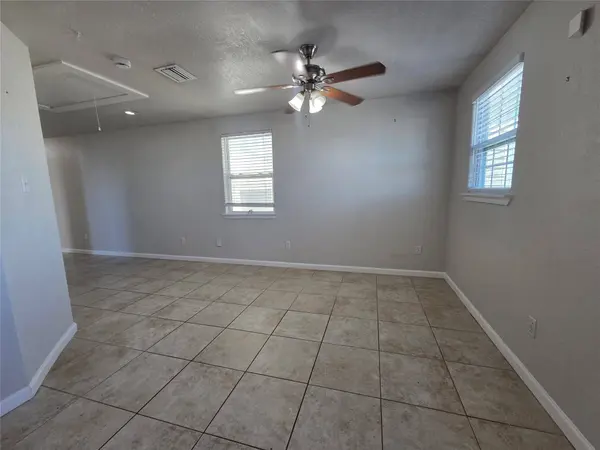 5617 Avenue R 1/2, Galveston, TX 77551