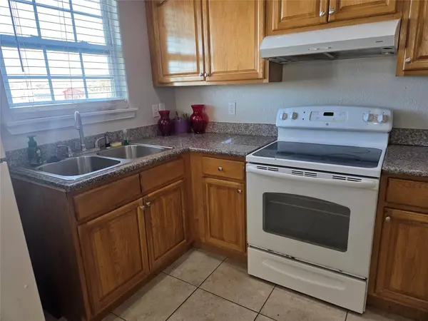 5617 Avenue R 1/2, Galveston, TX 77551