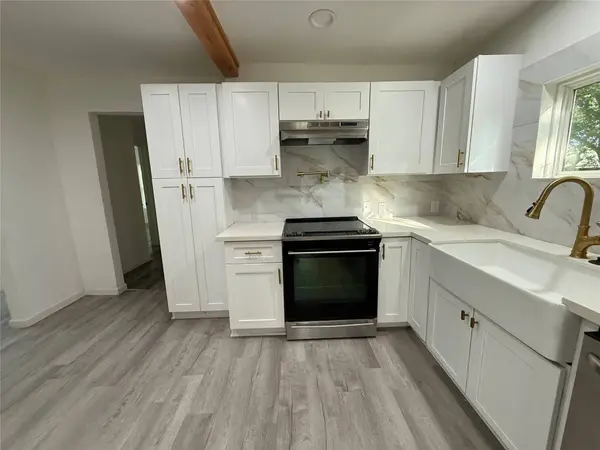 221 18th AVE N, Texas City, TX 77590