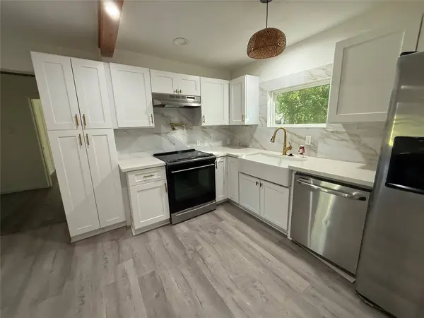 221 18th AVE N, Texas City, TX 77590