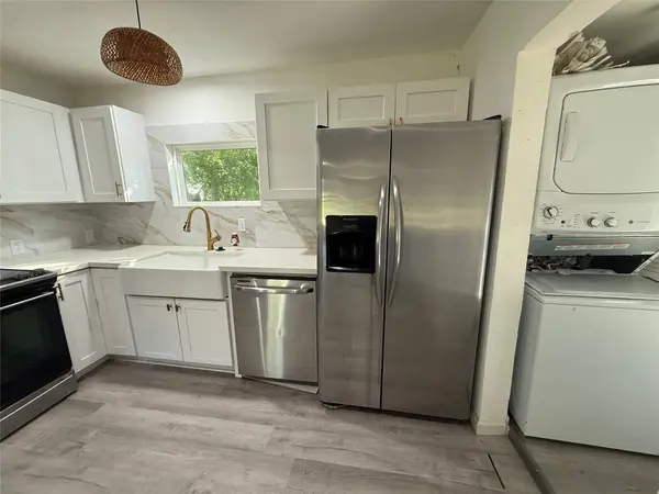 221 18th AVE N, Texas City, TX 77590