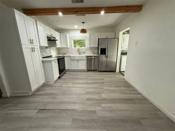 221 18th AVE N, Texas City, TX 77590