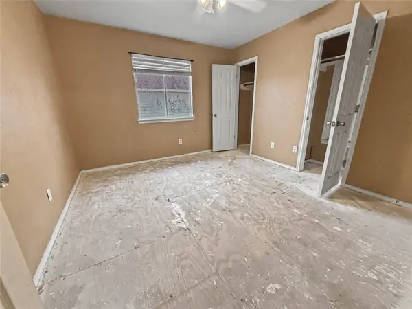 914 Chase Creek CIR, Bacliff, TX 77518