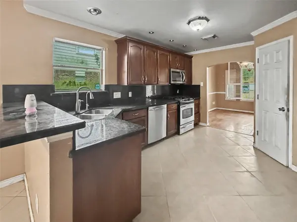 914 Chase Creek CIR, Bacliff, TX 77518