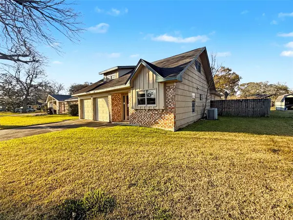 613 Center Way ST, Lake Jackson, TX 77566