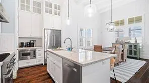 2614 E Seaside DR, Galveston, TX 77550