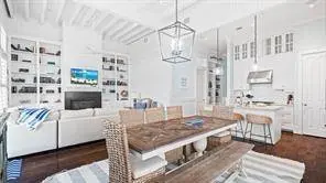 2614 E Seaside DR, Galveston, TX 77550