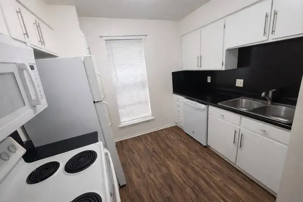 217 Church St #201, Galveston, TX 77550