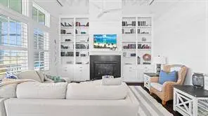 2614 E Seaside DR, Galveston, TX 77550