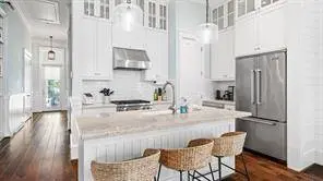 2614 E Seaside DR, Galveston, TX 77550