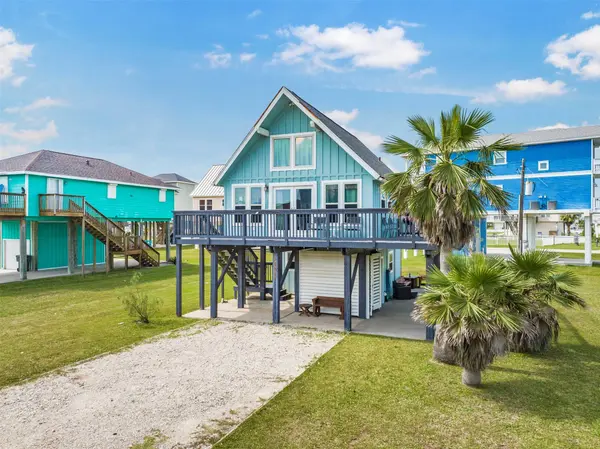 22818 Buena ST, Galveston, TX 77554