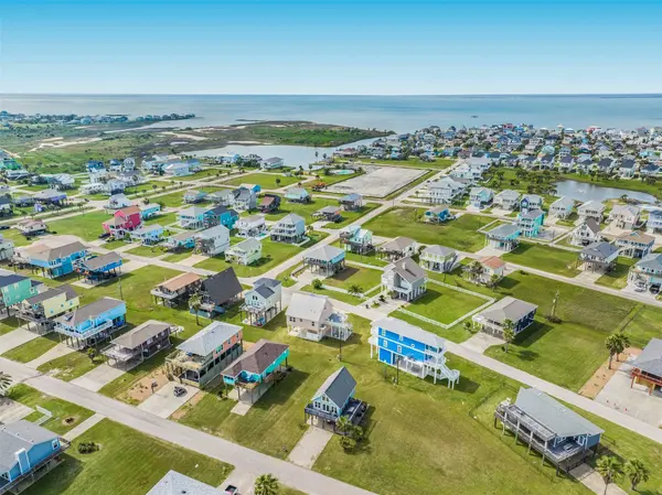 22818 Buena ST, Galveston, TX 77554