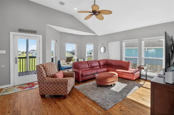 18607 Warrior RD, Galveston, TX 77554