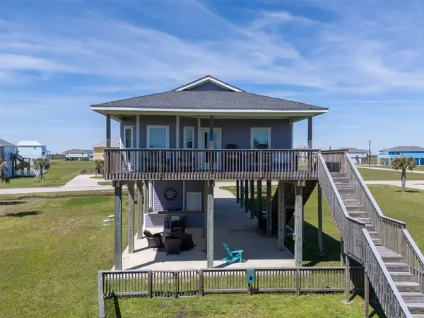 18607 Warrior RD, Galveston, TX 77554