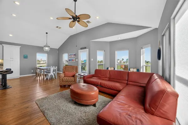 18607 Warrior RD, Galveston, TX 77554