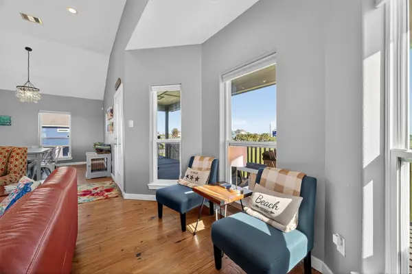 18607 Warrior RD, Galveston, TX 77554