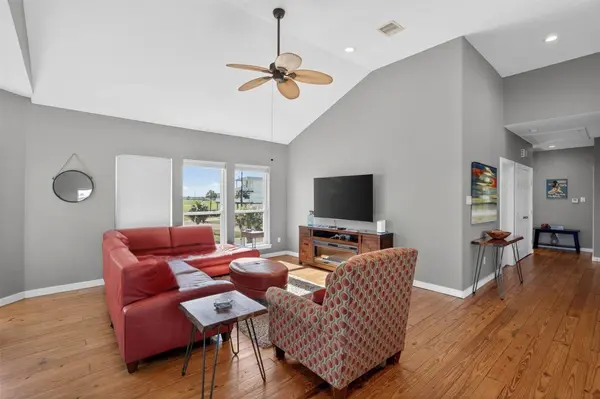 18607 Warrior RD, Galveston, TX 77554