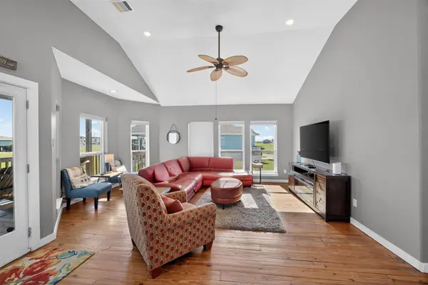 18607 Warrior RD, Galveston, TX 77554