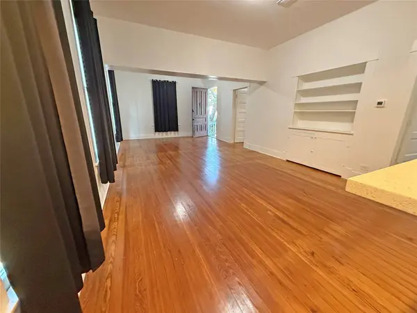 1415 Moody AVE, Galveston, TX 77550