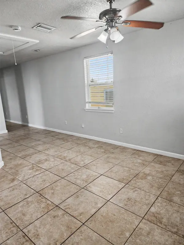 5617 Avenue R 1/2, Galveston, TX 77551