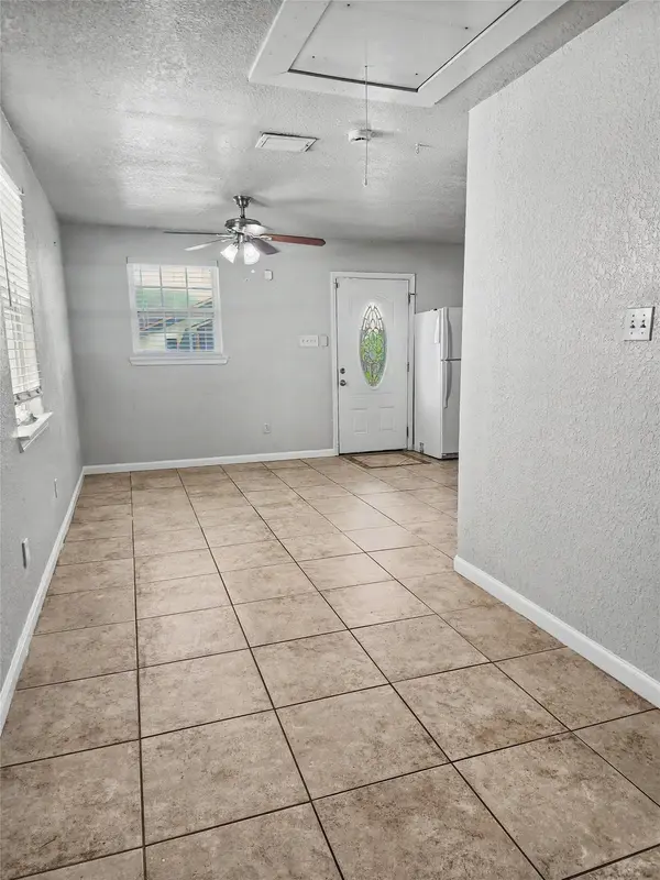 5617 Avenue R 1/2, Galveston, TX 77551