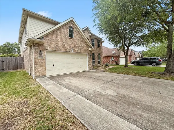 3736 Armand DR, Dickinson, TX 77539