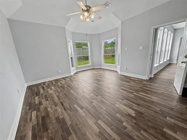 3736 Armand DR, Dickinson, TX 77539
