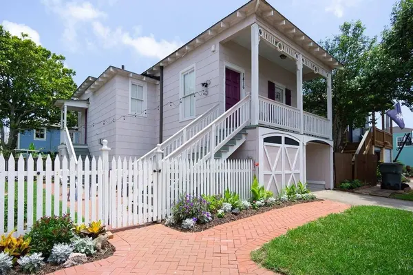 1416 13th ST, Galveston, TX 77550